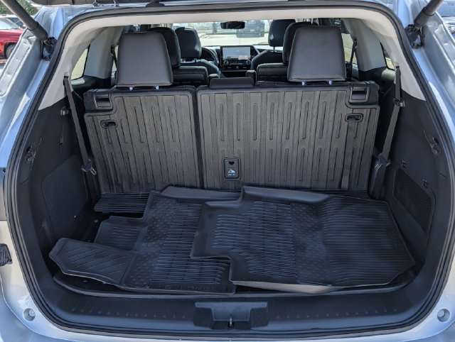 Used 2025 Toyota Highlander Platinum AWD/4WD image 28
