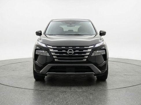 Used 2025 Nissan Rogue SV image 2