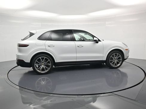Certified 2023 Porsche Cayenne Platinum Edition AWD/4WD image 43