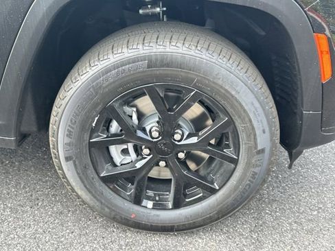 New 2025 Jeep Grand Cherokee L Altitude image 12