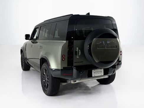 Used 2025 Land Rover Defender 110 X-Dynamic SE image 3