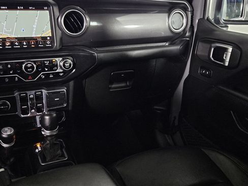 Used 2022 Jeep Wrangler Unlimited Sahara AWD/4WD image 10
