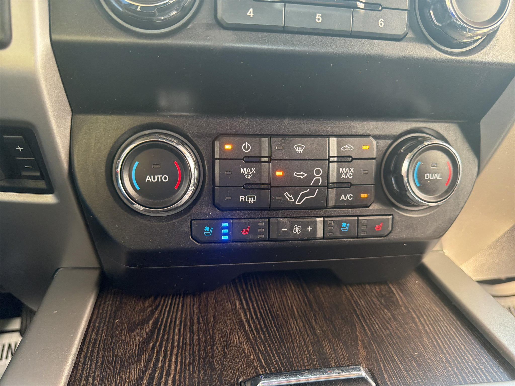 Used 2021 Ford F250 Lariat w/ Lariat Value Package AWD/4WD image 17
