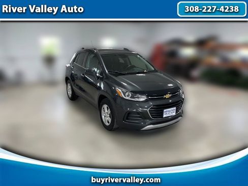 Used 2018 Chevrolet Trax LT w/ LT Convenience Package FWD image 1