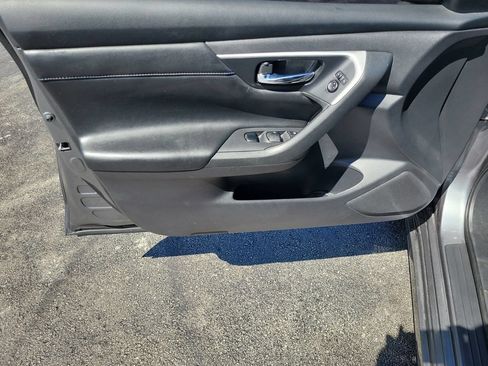 Certified 2018 Nissan Altima 2.5 SR w/ SR Midnight Edition FWD image 28