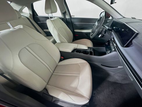 Used 2025 Hyundai Sonata SEL FWD image 31
