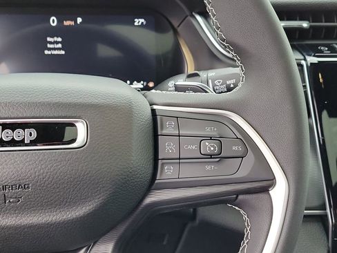 New 2025 Jeep Grand Cherokee L Laredo image 28