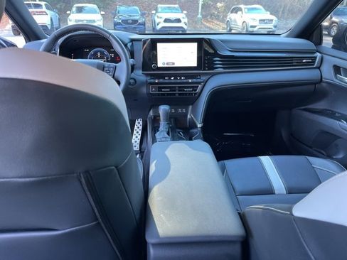Used 2025 Toyota Camry SE image 16