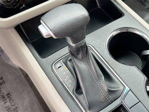 Used 2020 Kia Sedona LX image 16