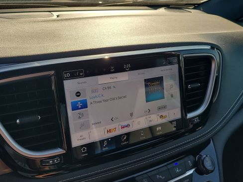 New 2026 Chrysler Pacifica Select image 18