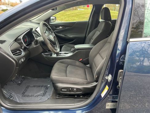 Used 2019 Chevrolet Malibu LT image 9