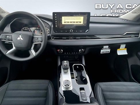 New 2025 Mitsubishi Outlander SE image 5