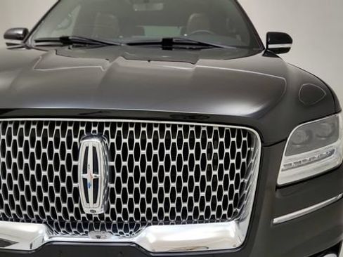 Used 2021 Lincoln Navigator Reserve AWD/4WD image 23