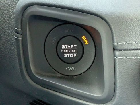 Used 2025 Jeep Wrangler Unlimited Rubicon w/ Convenience Group AWD/4WD image 18