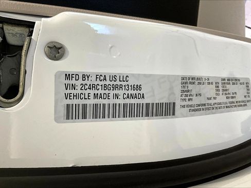 Used 2024 Chrysler Pacifica Touring-L image 19