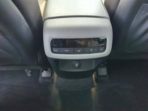 Used 2025 Hyundai Palisade SE FWD image 24
