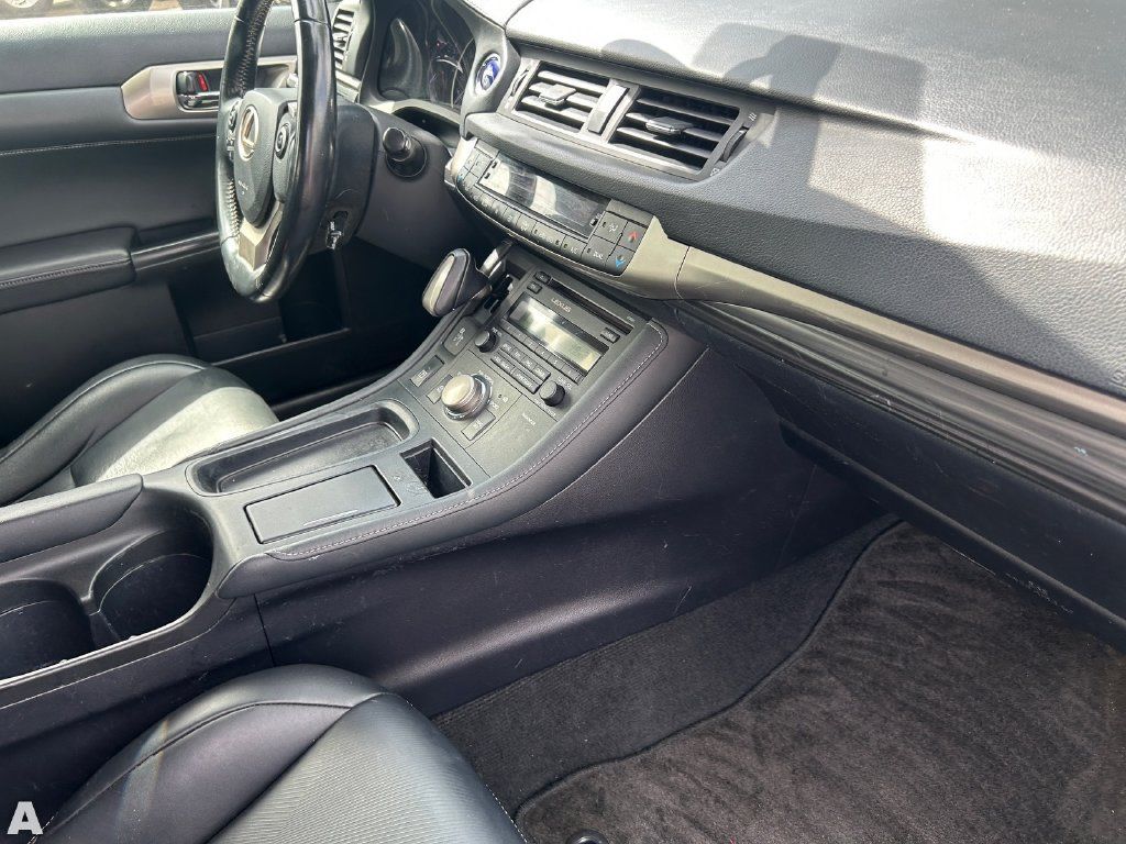 Used 2015 Lexus CT 200h FWD image 13