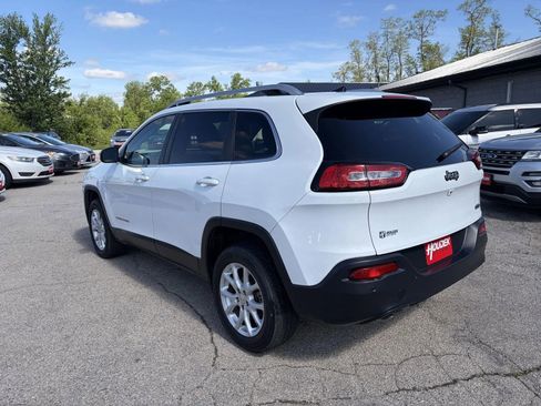 Used 2016 Jeep Cherokee Latitude w/ Safety/Convenience Group FWD image 6