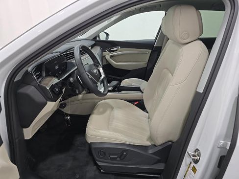 Used 2023 Audi e-tron Premium Plus w/ Premium Plus Package AWD/4WD image 7