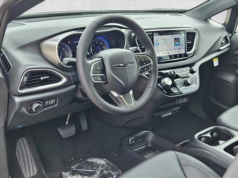 New 2025 Chrysler Voyager LX image 13