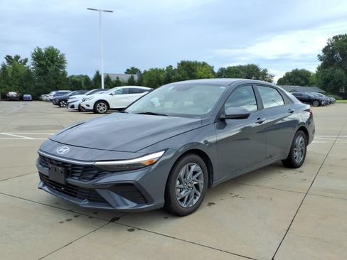 Certified 2024 Hyundai Elantra SEL FWD image 1