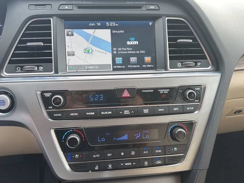 Used 2015 Hyundai Sonata Limited w/ Option Group 05 FWD image 12
