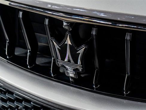 Used 2022 Maserati Levante Modena image 40