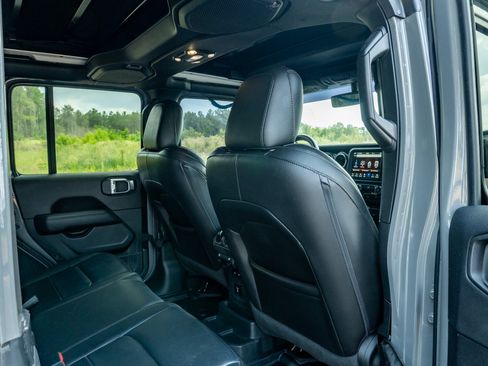 Used 2022 Jeep Wrangler Unlimited Sahara AWD/4WD image 17