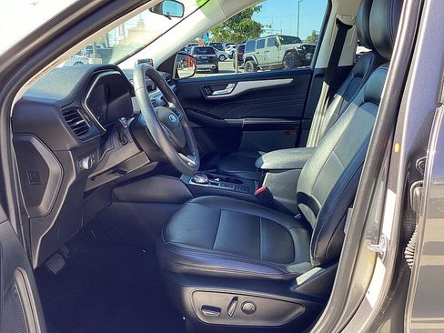 Used 2021 Ford Escape SE w/ SE Sport Appearance Package image 9