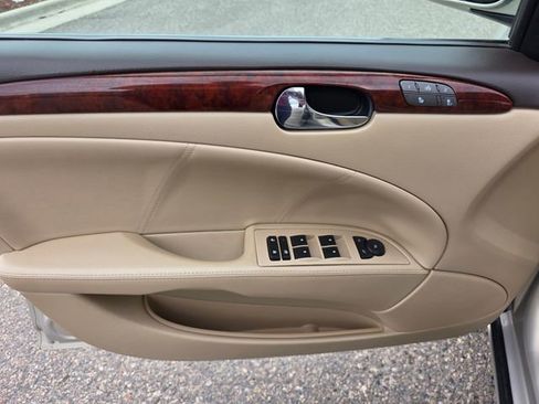 Used 2009 Buick Lucerne CXL FWD image 23