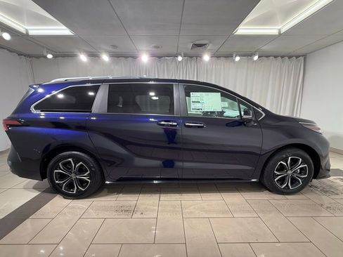 New 2026 Toyota Sienna Platinum image 6