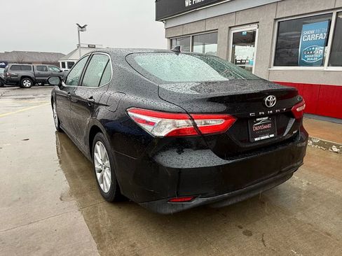 Used 2019 Toyota Camry LE FWD image 4