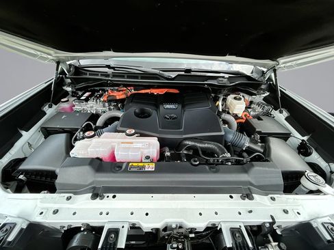 Used 2024 Toyota Tundra Limited w/ Power Package AWD/4WD image 34
