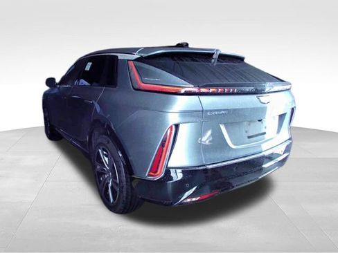 Used 2024 Cadillac Lyriq Luxury AWD/4WD image 3