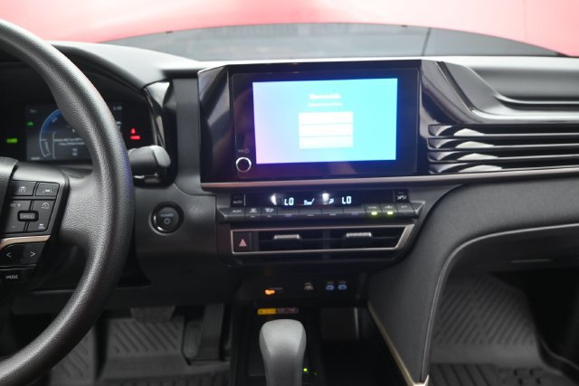 Used 2025 Toyota Camry LE FWD image 17