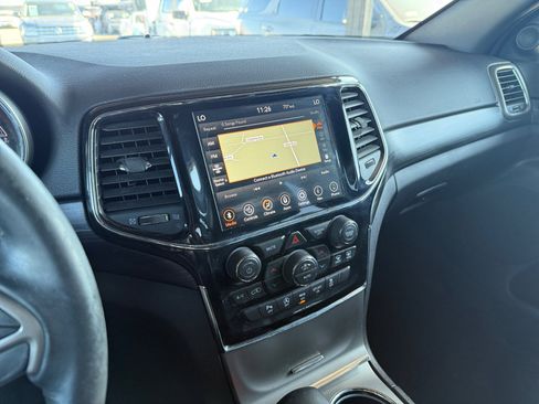 Used 2019 Jeep Grand Cherokee Laredo w/ Laredo X Package image 16