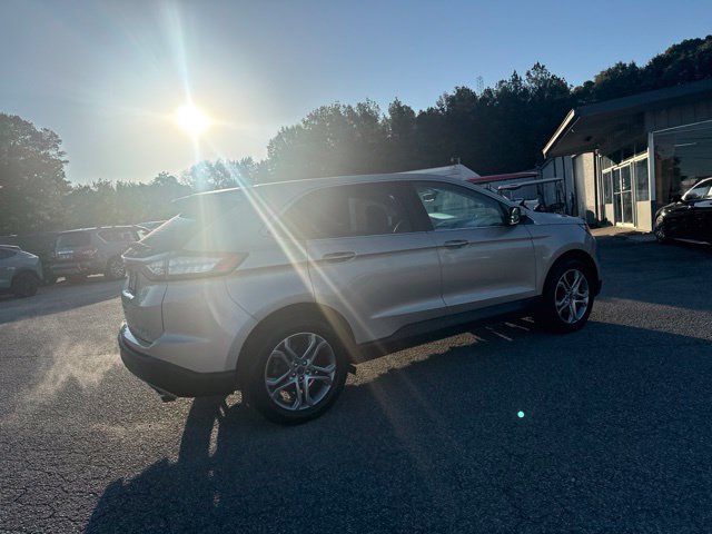 Used 2018 Ford Edge Titanium w/ Technology Package FWD image 16