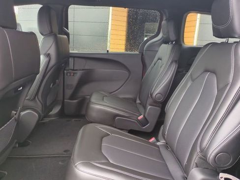 New 2027 Chrysler Pacifica Select FWD image 14
