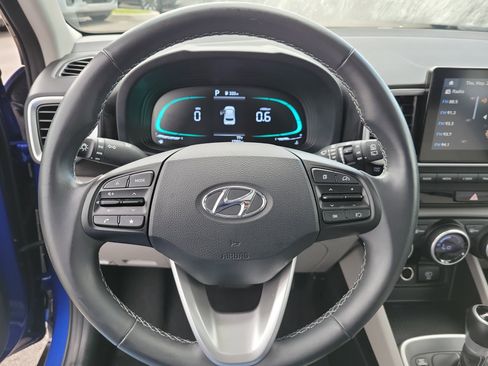 Used 2025 Hyundai Venue SEL FWD image 20