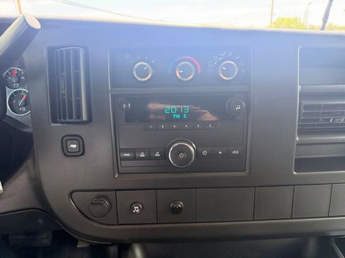 Used 2011 Chevrolet Express 2500 RWD image 19