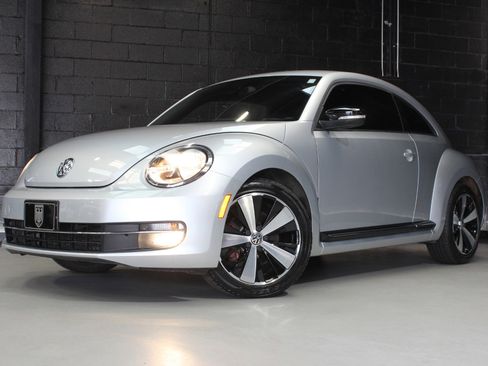 Used 2012 Volkswagen Beetle Launch Edition image 5