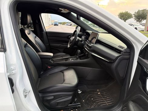 Used 2025 Jeep Compass Latitude w/ Altitude Special Edition AWD/4WD image 8