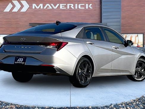 Used 2021 Hyundai Elantra SEL w/ Cargo Package image 5