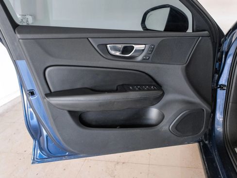 Used 2021 Volvo S60 T5 Momentum image 34
