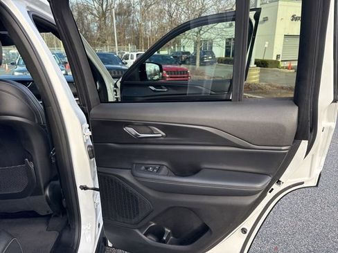 Certified 2024 Jeep Grand Cherokee Altitude image 33