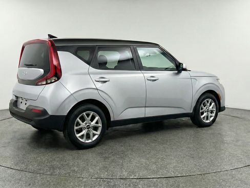 Used 2025 Kia Soul LX w/ LX Technology Package FWD image 9
