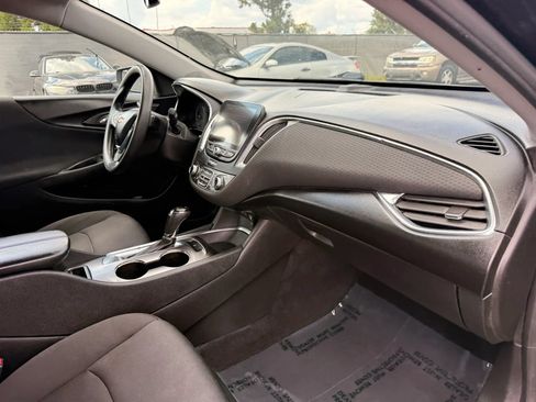 Used 2019 Chevrolet Malibu LT FWD image 19