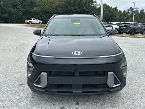 Used 2025 Hyundai Kona SEL image 2