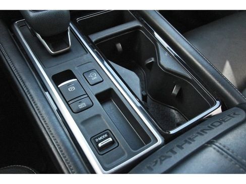 Used 2023 Nissan Pathfinder SL w/ Black Appearance Package image 32