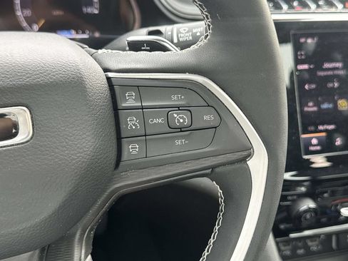 Used 2024 Jeep Grand Cherokee L Laredo w/ Luxury Tech Group I AWD/4WD image 27